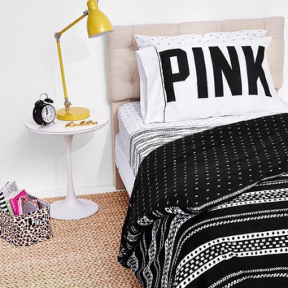 🛑SOLD Victoria’s Secret Pink Full/Queen duvet🛑